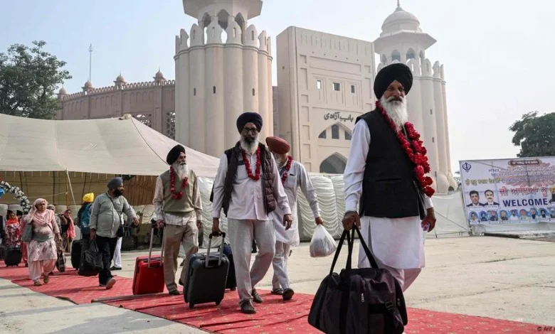 First Indian Sikh pilgrims enter Pakistan since May conflict