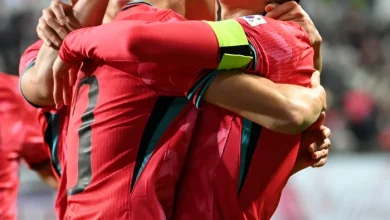 First goal Son Heung-min and Lee Jae-sung hug each other