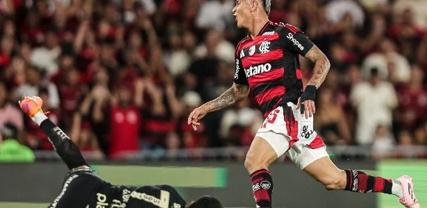 Fla vence com drama no fim, segue colado ao Palmeiras e afunda Santos no Z4