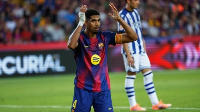 Flick apuesta por Araújo en defensa y Eric Garcia de mediocentro ante el Chelsea