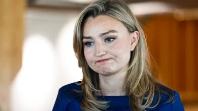 Flirtar Busch med S eller vill hon bara reta Moderaterna?