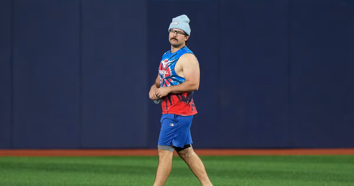 Foot note in the outfield: Jays’ Schneider goes barefoot in preparation for Game 6