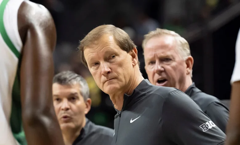 Former Oregon Basketball Star Surprises Ducks Fans During Oregon State Game