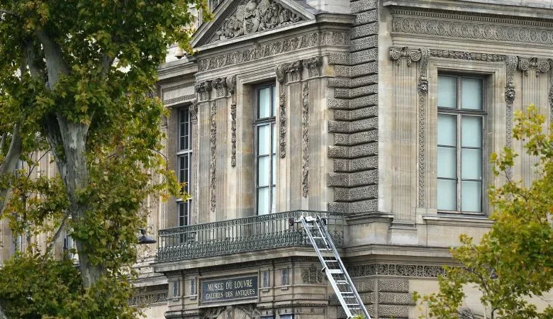 Four more suspects detained over Louvre jewel heist