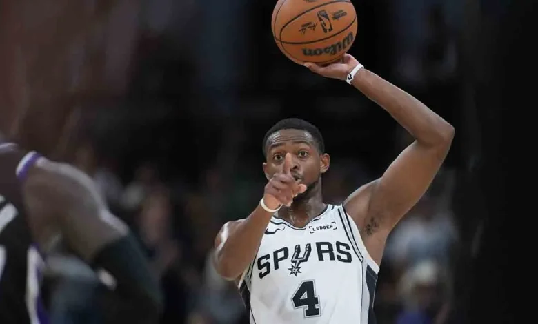 Fox's season-high 28 points leads Spurs past Kings without Wembanyama