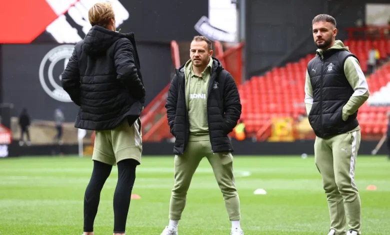 Fraser absent for Foxes clash