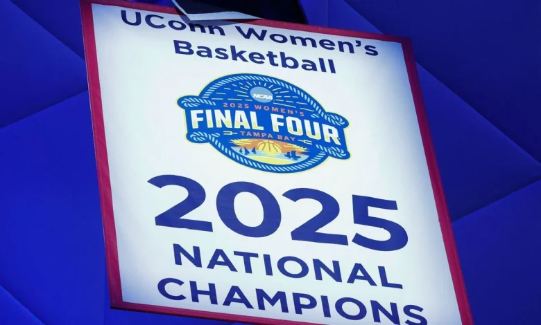 Fudd, UConn rout FSU after unveiling title banner