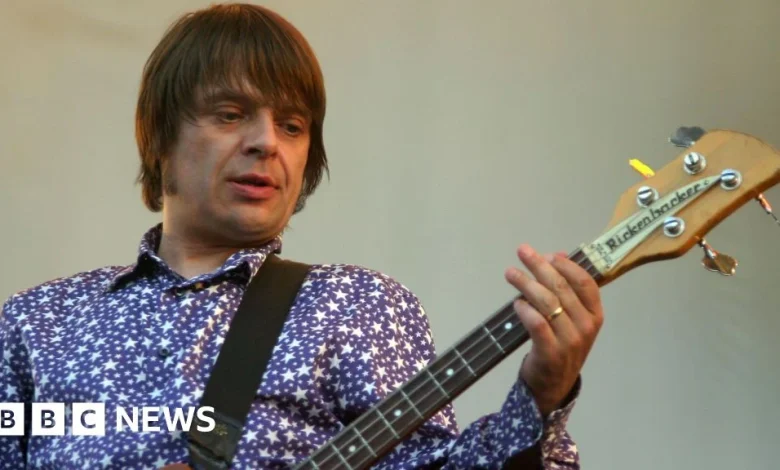 Gary 'Mani' Mounfield: Stone Roses bassist dies aged 63