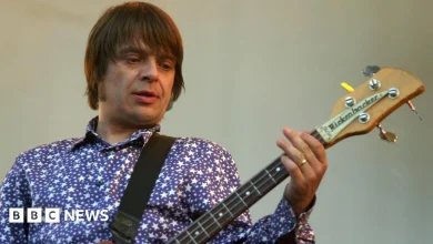 Gary 'Mani' Mounfield: Stone Roses bassist dies aged 63