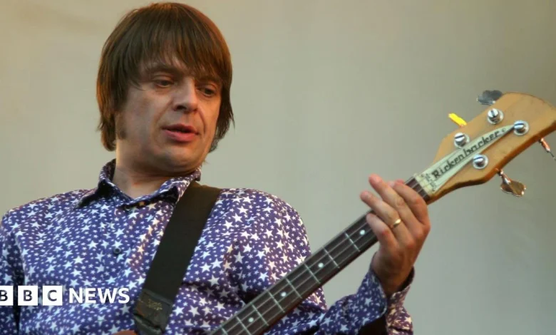 Gary 'Mani' Mounfield: Stone Roses bassist dies aged 63