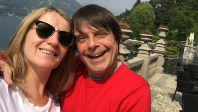 Gary Mani Mounfield, morto a 63 anni il bassista degli Stone Roses. Liam Gallagher: «Era il mio eroe»
