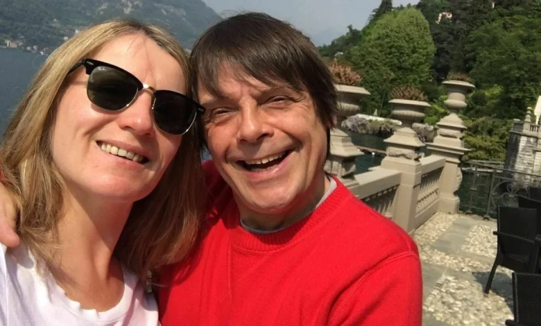 Gary Mani Mounfield, morto a 63 anni il bassista degli Stone Roses. Liam Gallagher: «Era il mio eroe»