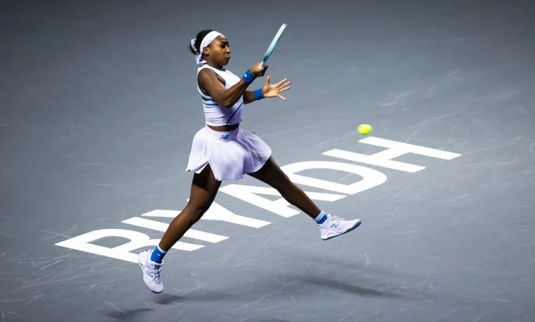 Gauff defeats Paolini in straight sets to stay alive at WTA Finals