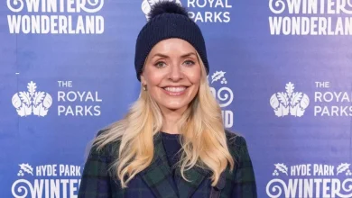 Get Holly Willoughby's chic navy handbag from a Kate Middleton go-to brand at half price