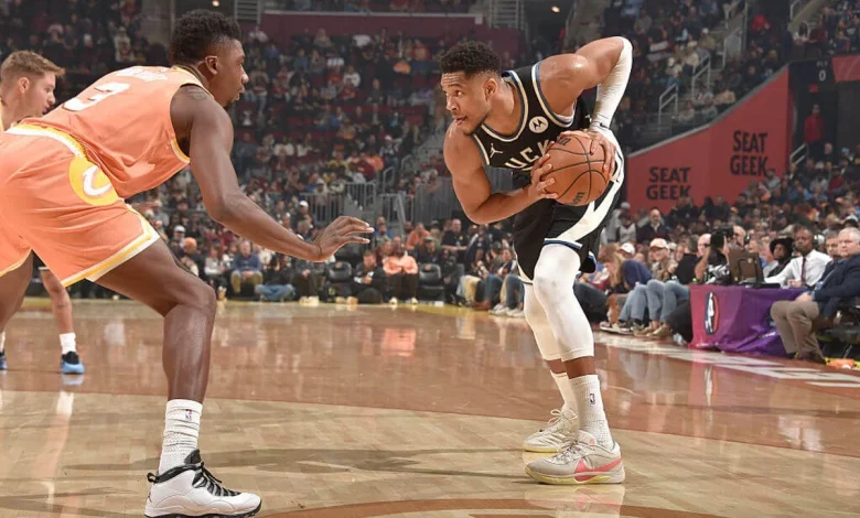 Giannis Antetokounmpo exits game vs. Cavaliers early with left groin strain