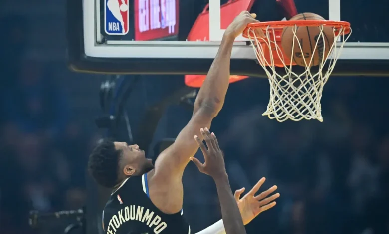 Giannis Antetokounmpo leaves the Bucks-Cavaliers game in the second quarter