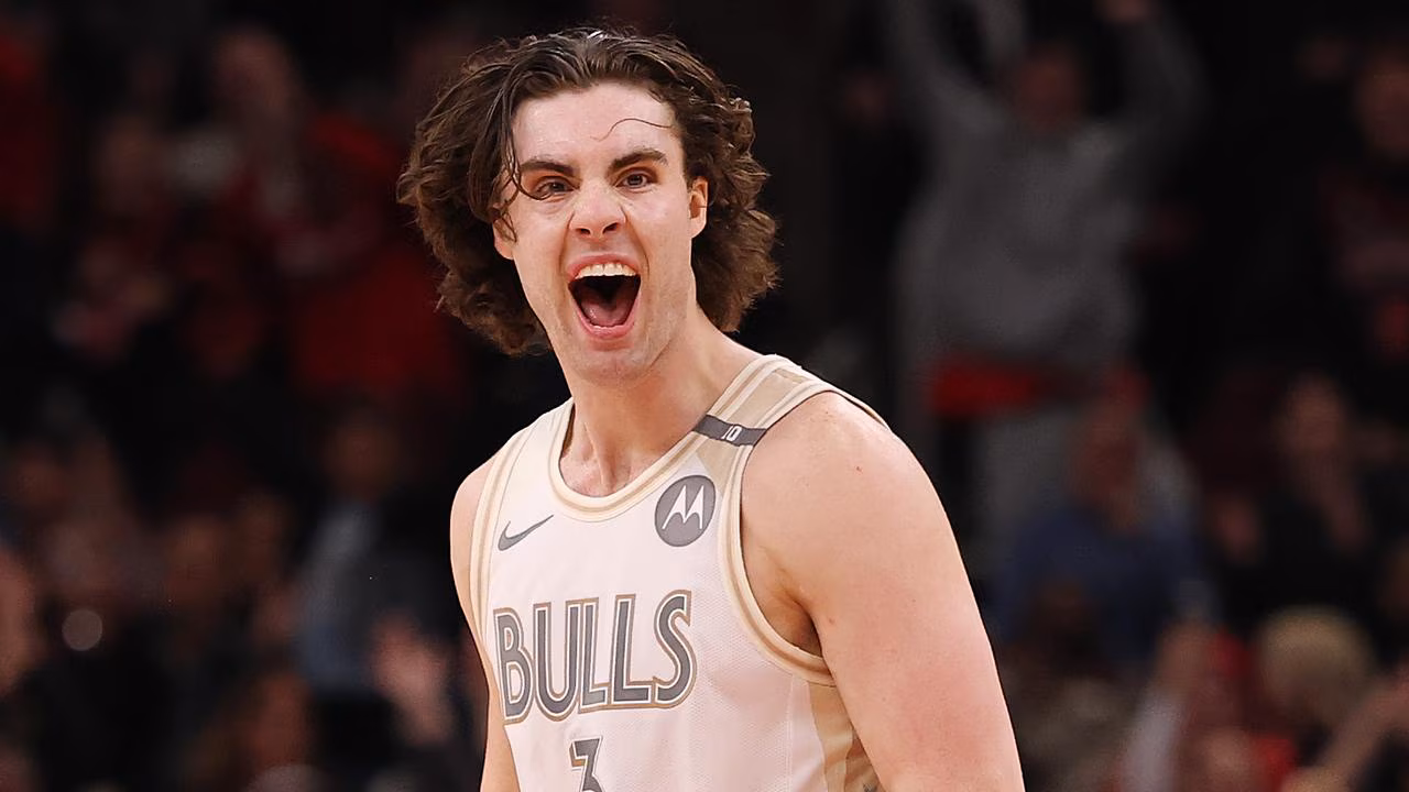 Giddey passes Kobe, Kareem and other big names in record books after Bulls thriller: NBA Wrap