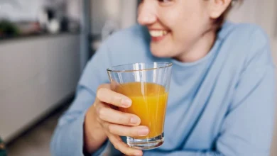 Glass of one drink a day cuts cholesterol, inflammation and blood pressure