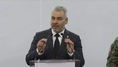 Gobernador de Michoacán dice que hay "indicios" de que el crimen organizado está detrás del asesinato de Carlos Manzo