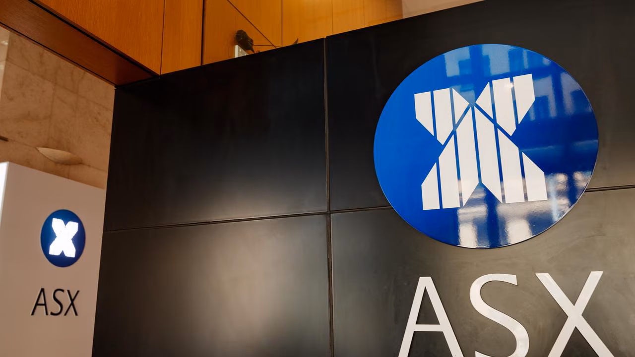 Gold miners lift ASX as big banks slide