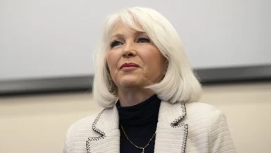 Gov. Polis faces a bipartisan push to keep Tina Peters in state custody as Trump admin requests transfer