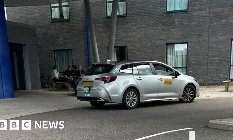 Government to ban asylum seekers from using taxis