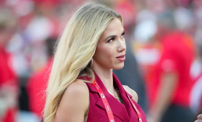 Gracie Hunt rocks full-length custom Chiefs red coat at Broncos game
