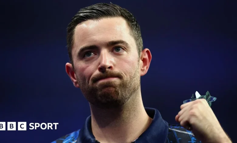 Grand Slam of Darts: Luke Humphries cruises into quarter-finals