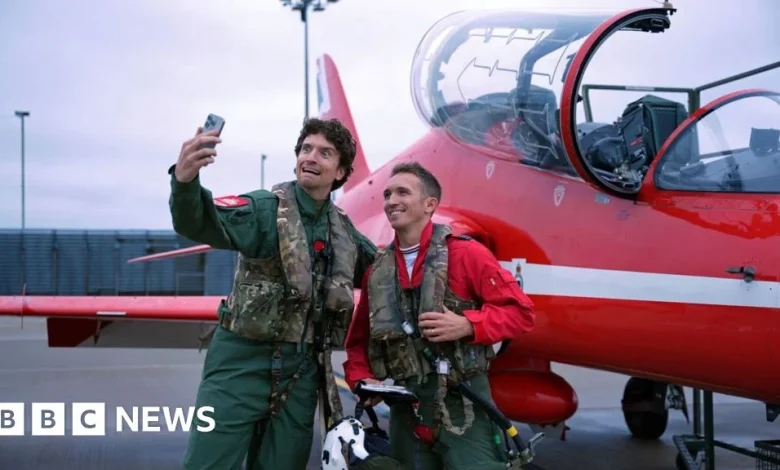 Greg James takes Red Arrows flight for Children in Need