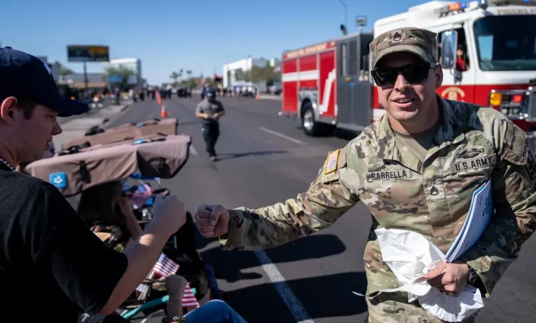 Guía sobre qué estará cerrado y abierto el Día de los Veteranos 2025 en Arizona