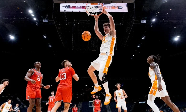 HOOPS CENTRAL: #17/16 Tennessee vs. #3/2 Houston