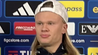 Haaland in diretta col cappello snobba Pio Esposito e il Milan: "Non lo conosco e a San Siro ricordo i Coldplay..."