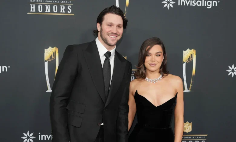 Hailee Steinfeld shares Bills-vibes costume with Josh Allen before Chiefs showdown