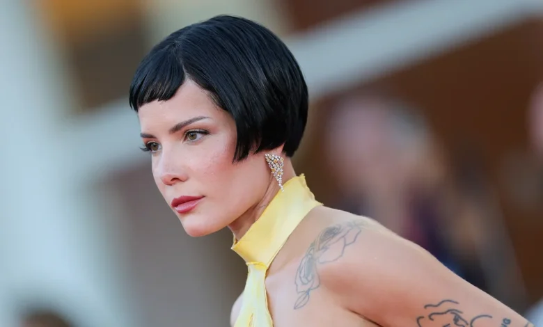 Halsey Brings Summer Back to Our Timelines in Pastel Poolside Look While on Vacation