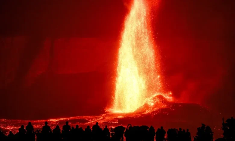 Hawaii Island's Kilauea erupts, drawing hordes of visitors during shutdown