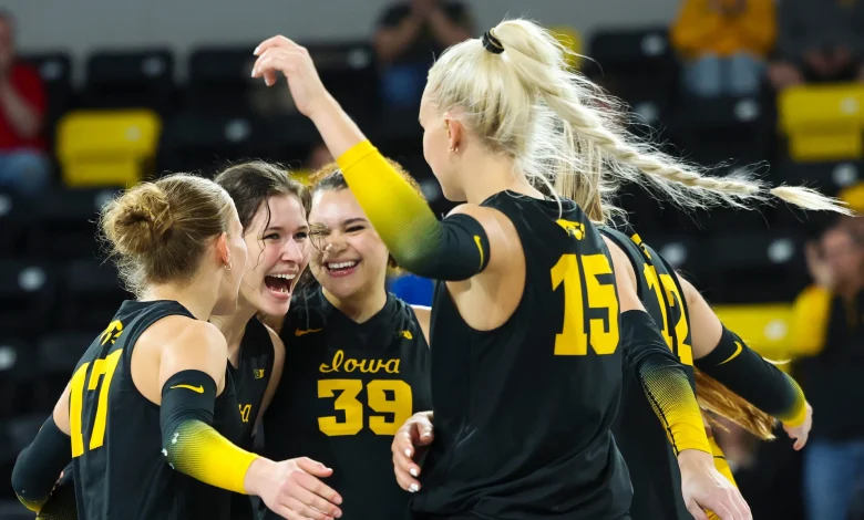 Hawkeyes Battle Top-Ranked Huskers, Fall in Sweep