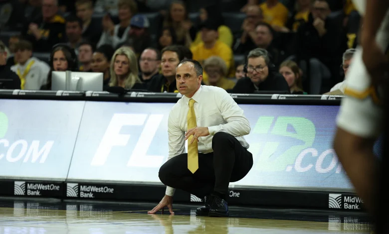 Hawkeyes Defeat Robert Morris, 101-69, in McCollum’s Debut