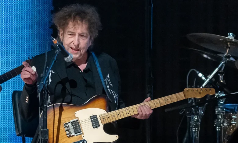 Hear Bob Dylan Perform a Traditional Folk Ballad for the First Time in 34 Years