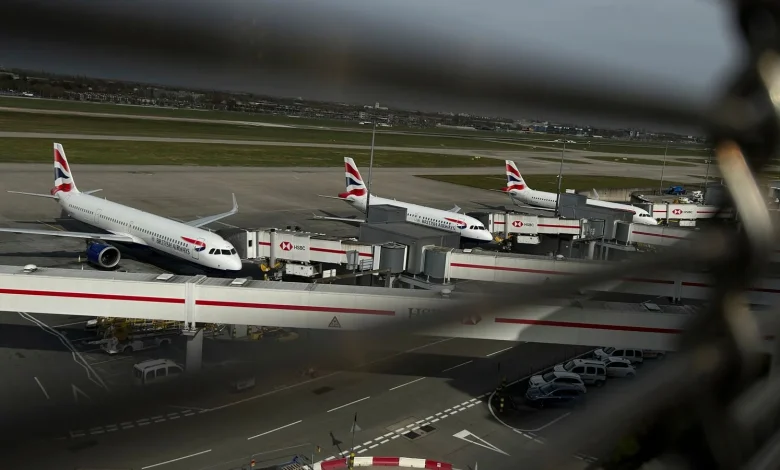 Heathrow Airport's £49bn third runway plan chosen by government