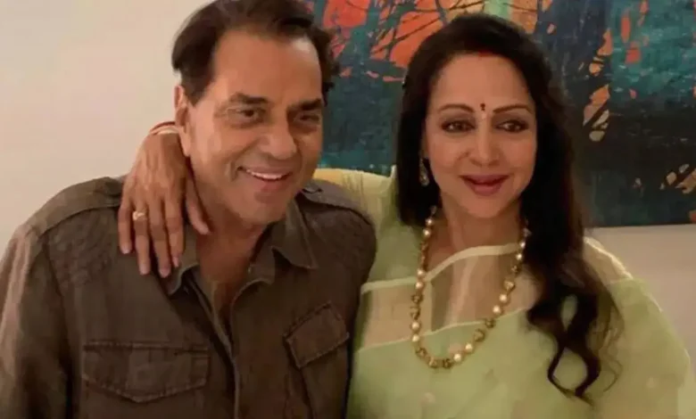Hema Malini, the wife of Dharmendra, speaks out regarding the health of the veteran actor: "We are optimistic..."