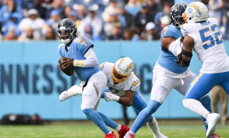 Henley plays on for Chargers after brother killed