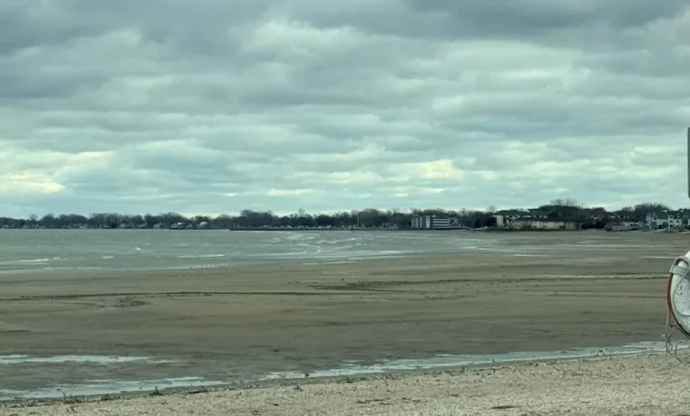 High winds causing water to 'vanish' from western Lake Erie