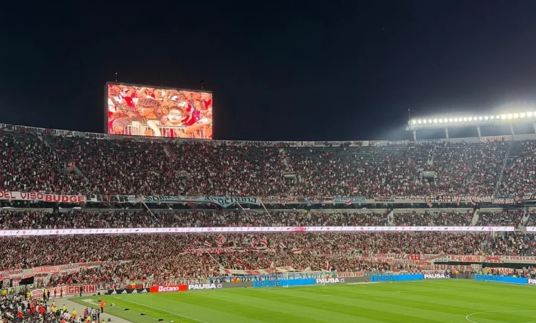 Hinchas de River silbaron e insultaron a los jugadores: Que se vayan todos