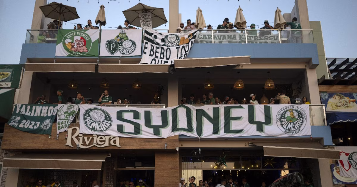 Hinchas del Palmeiras realizaron espectacular banderazo para alentar a su equipo previo a la final de la Copa Libertadores 2025