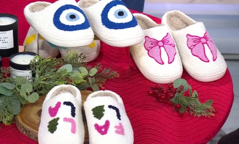 Holiday Gifts up to 85% Off: Digital Picture Frames, Sherpas, More