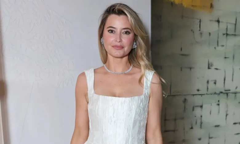 Holly Valance shows billionaire ex what he's missing on night out after split