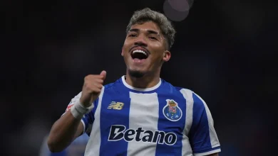 Holsgrove dá presente antecipado para William Gomes adiantar o FC Porto (vídeo)