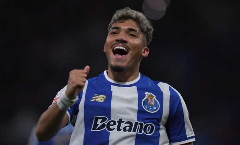 Holsgrove dá presente antecipado para William Gomes adiantar o FC Porto (vídeo)