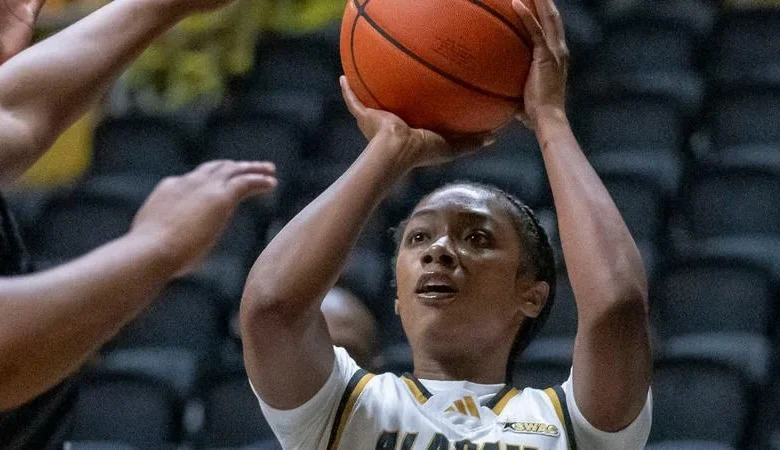 Hornets Drop Road Decision to Vandy