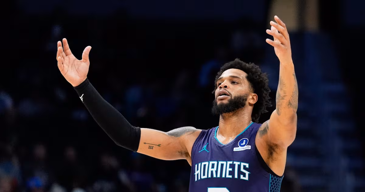 Hornets snap losing streak with win over Bucks